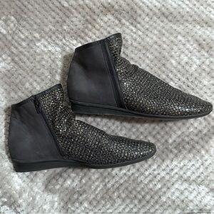 Arche Ninote ankle boot 39 (8) shoes Baryky bootie neutral gray embossed leather